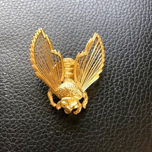 Vintage Monet gold tone Bee Pin, very good condition